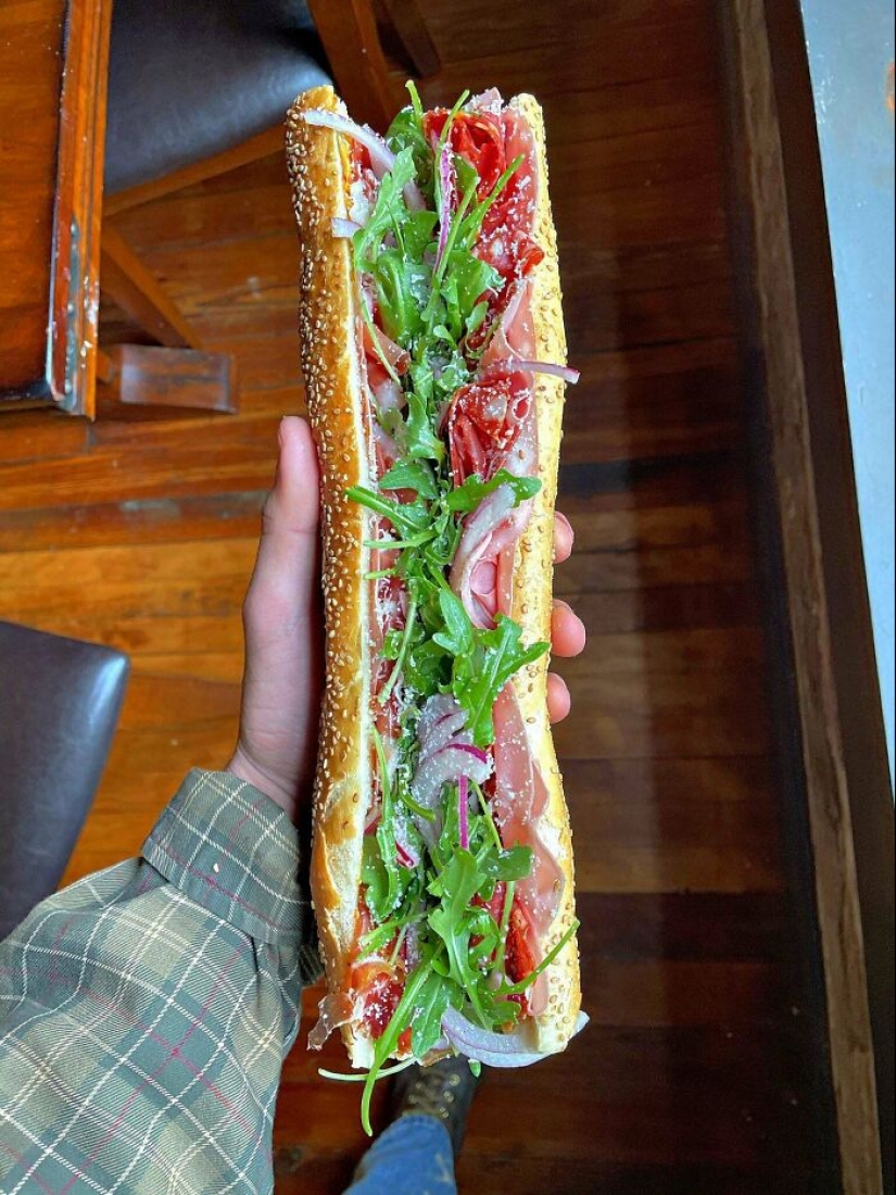 “We Don’t Actually Know What Sandwiches Are”: 15 Pics From The Group Dedicated To Sandwiches