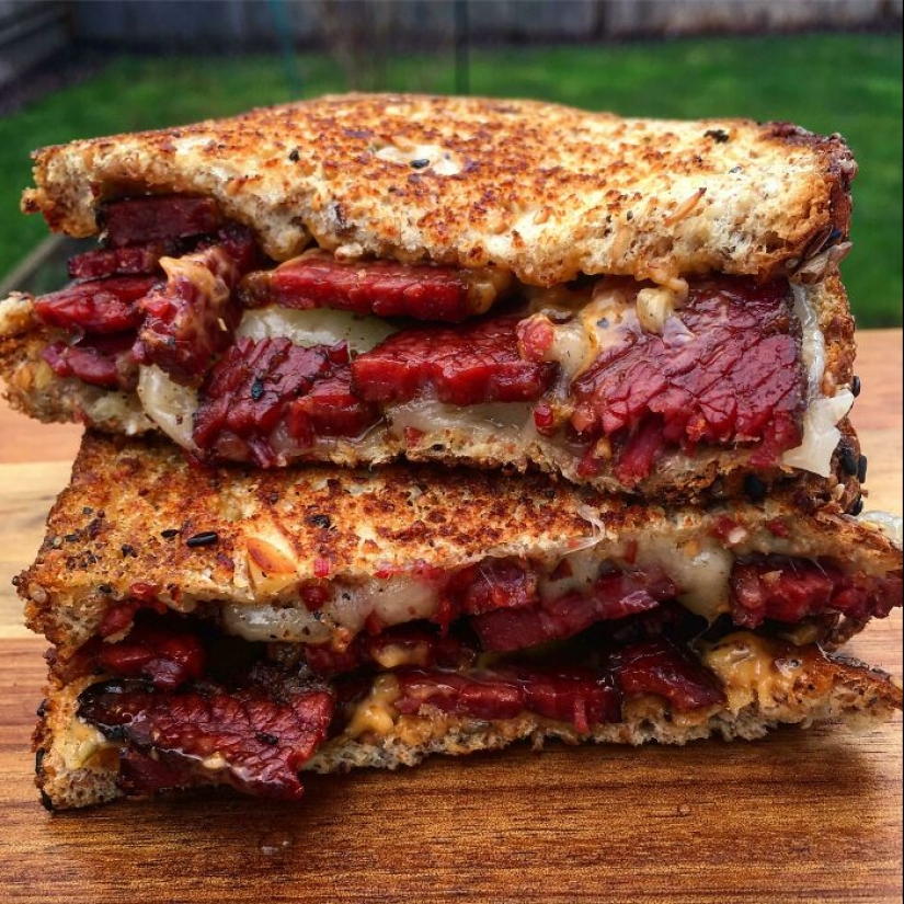 “We Don’t Actually Know What Sandwiches Are”: 15 Pics From The Group Dedicated To Sandwiches