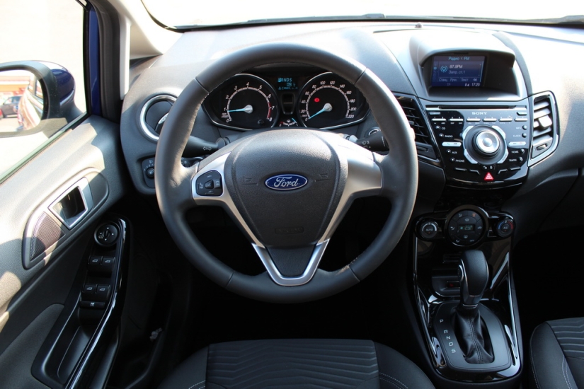 We try the Ford Fiesta 2015 sedan &quot;taste&quot;