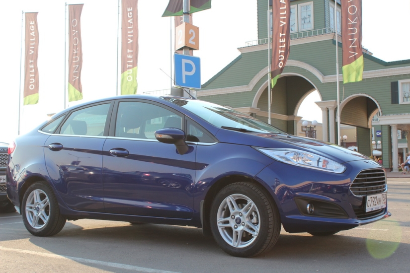 We try the Ford Fiesta 2015 sedan &quot;taste&quot;
