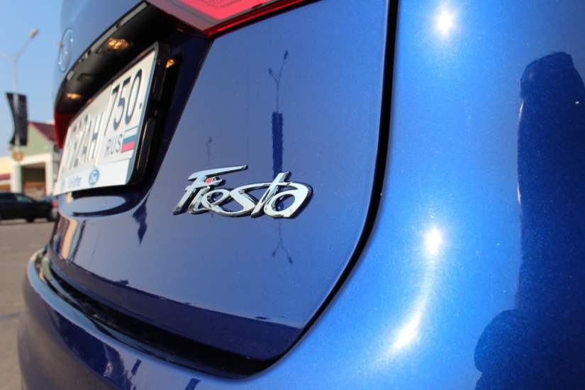 We try the Ford Fiesta 2015 sedan &quot;taste&quot;