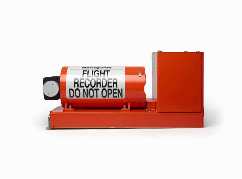 What do black boxes look like? Pictolic