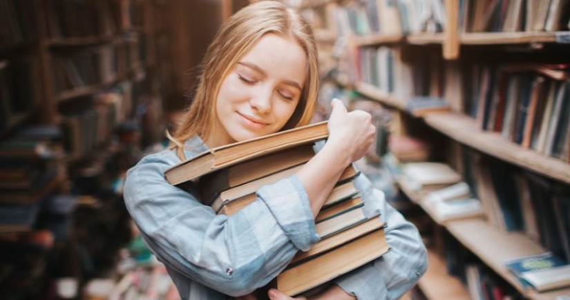 What do books smell like and why do we like this smell