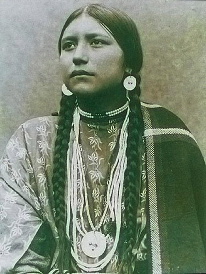 What do North American Indian women look like