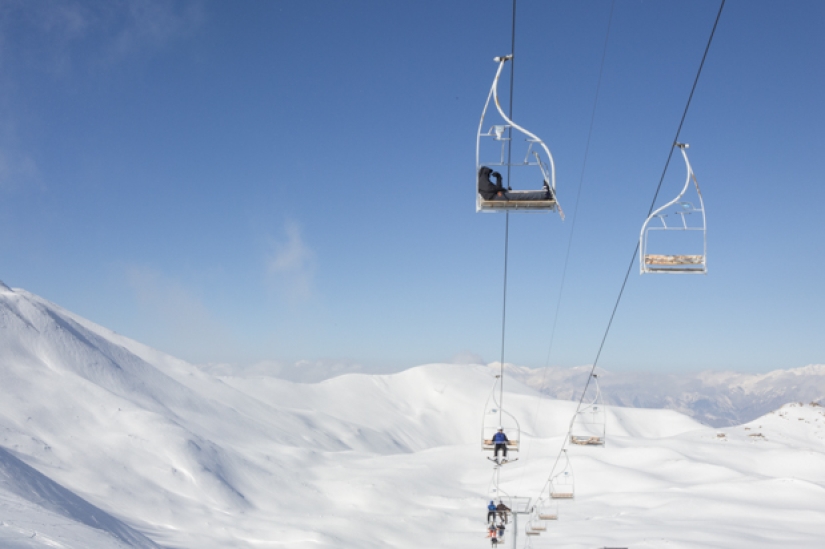 What happens at ski resorts in Iran
