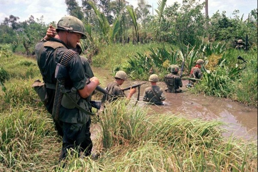 What is fragging and why were US Army officers afraid of it in Vietnam