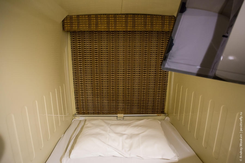 What is it like staying overnight in a Japanese capsule hotel?