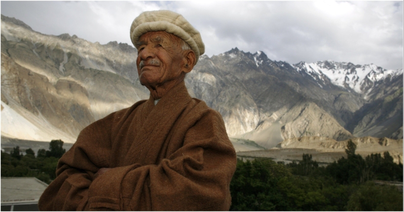 What is the secret of longevity of members of the tribe Hunza