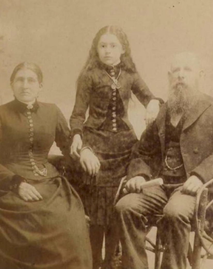What is the secret of Victorian photographs?