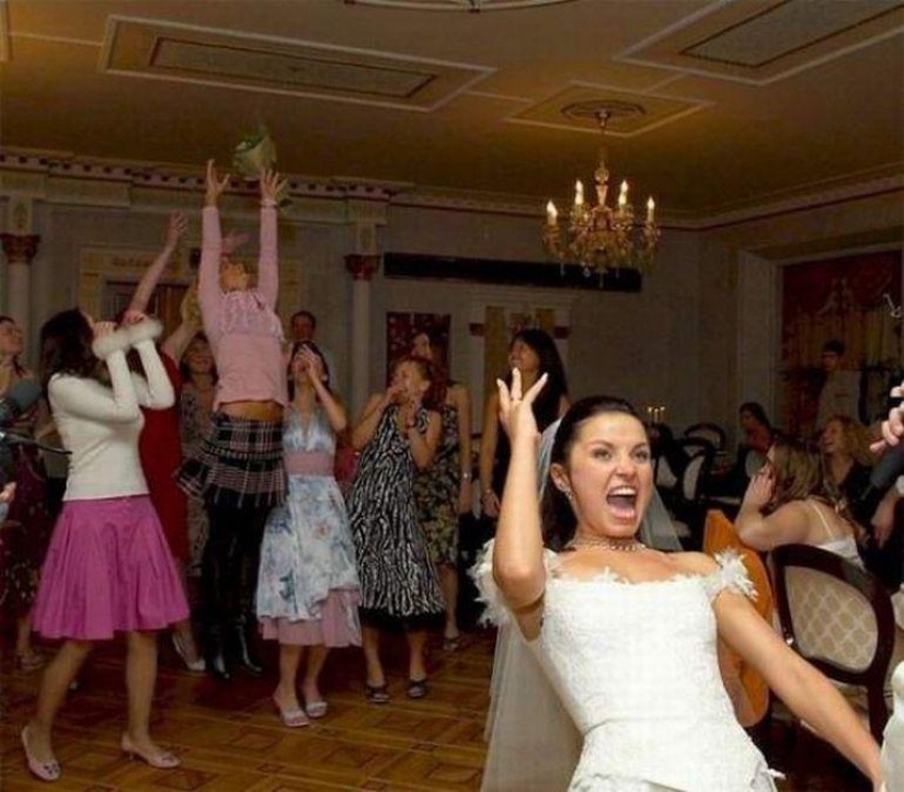 What photos should not be taken at the wedding