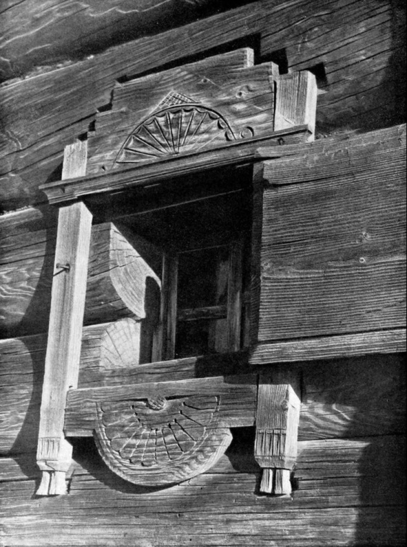 What the window frames of Russian houses tell about: symbolism in wooden architecture