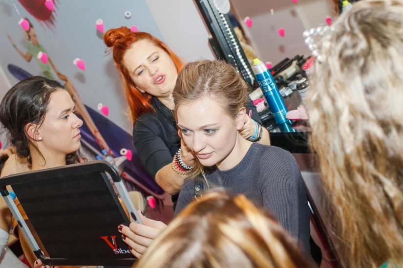 What to do at a professional cosmetics exhibition if you don't work in a beauty salon