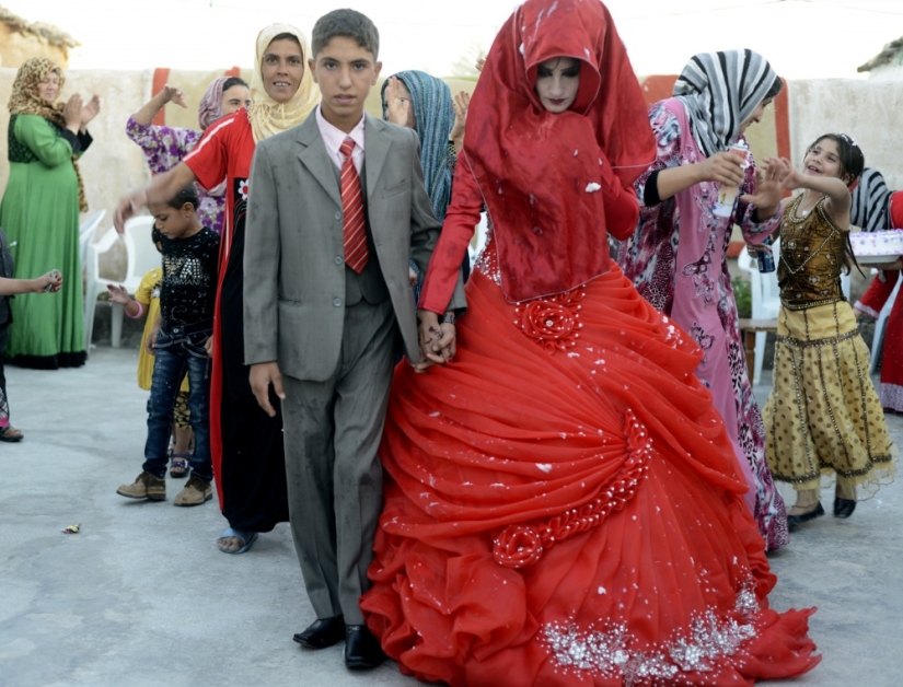 What wedding dresses are worn by girls around the world