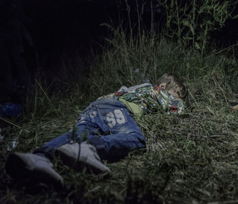 Where and how do refugee children sleep?