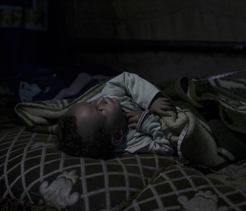 Where and how do refugee children sleep?