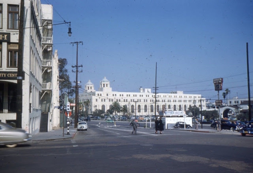While the USSR was at war with the fascists: color photos of peaceful Los Angeles during World War II and after