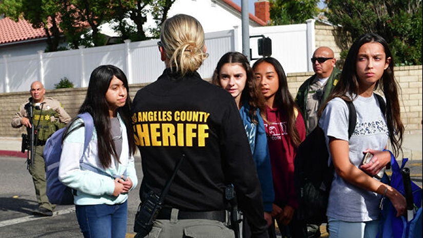 Who are American sheriffs and why do they not belong to the police