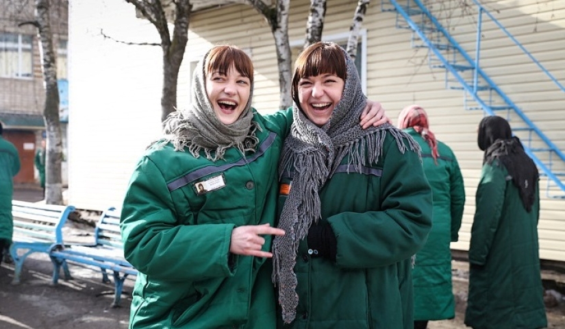 Who are "family women" and "bychkoski" — the jargon of Russian women's prisons