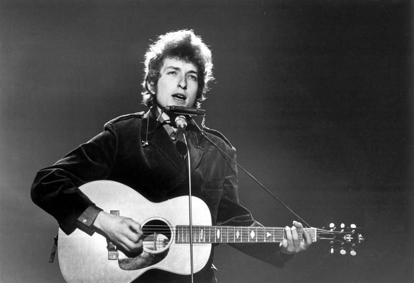 Who is Bob Dylan and why was he given the Nobel Prize