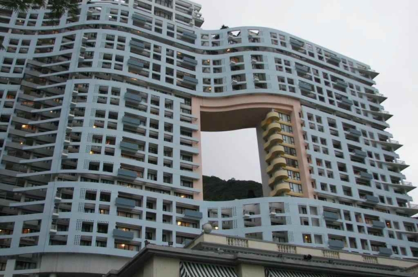 Why are "leaky" skyscrapers being built in Hong Kong