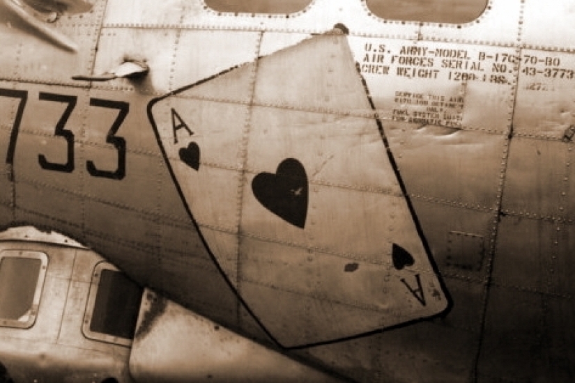 Why did American soldiers in Vietnam wear playing cards on their