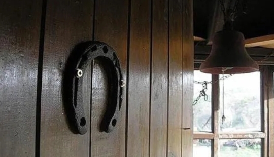 Why do they hang a horseshoe over the door for good luck