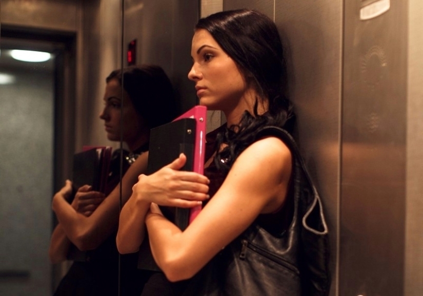 Why do they hang mirrors in elevators: several completely unobvious reasons