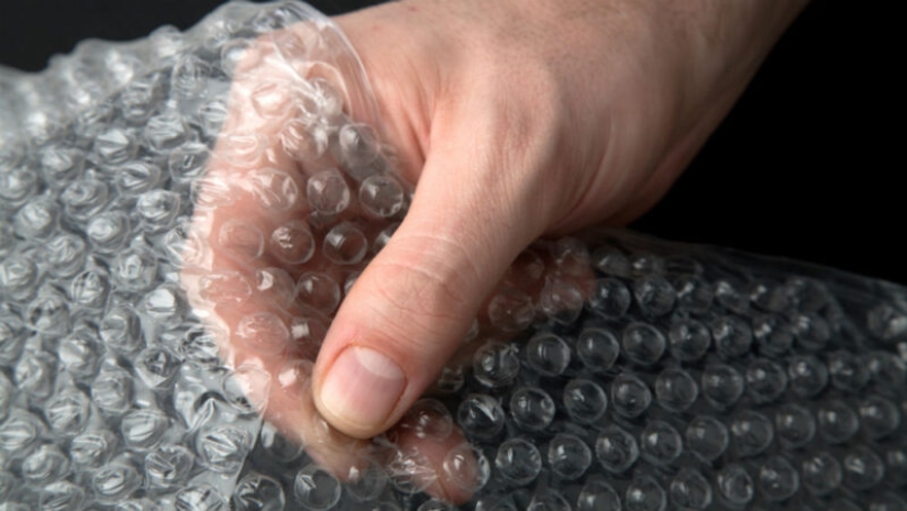 Why do they seal windows with air bubble wrap in the USA?