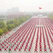 Why in China the crowd is not a threat, but an art