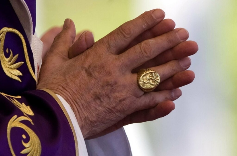 Why is the pope&#39;s ring called the &quot;Fisherman&#39;s Ring&quot; and what is its secret