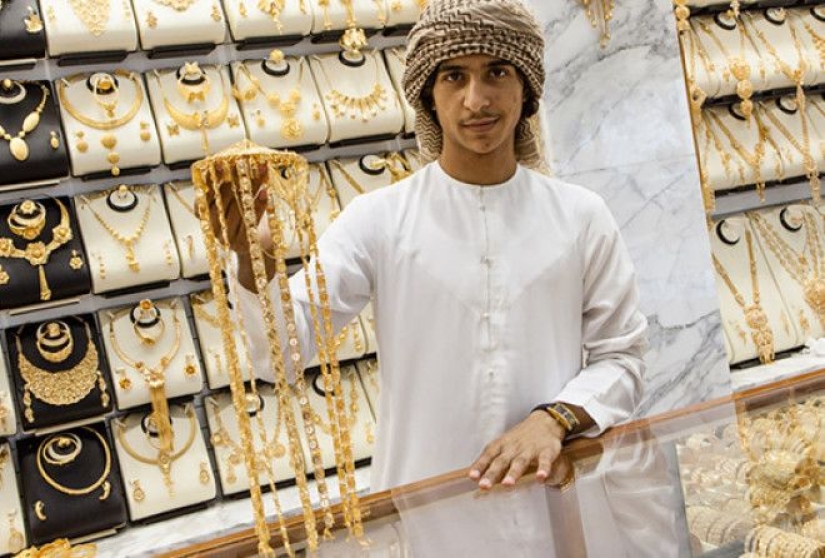 Why Muslim men are forbidden to wear silk and gold
