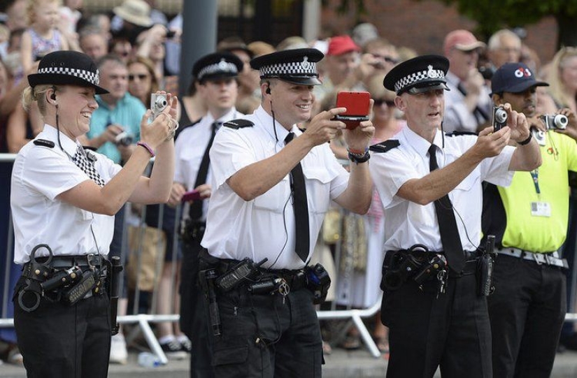 Why police officers in the UK don't carry guns
