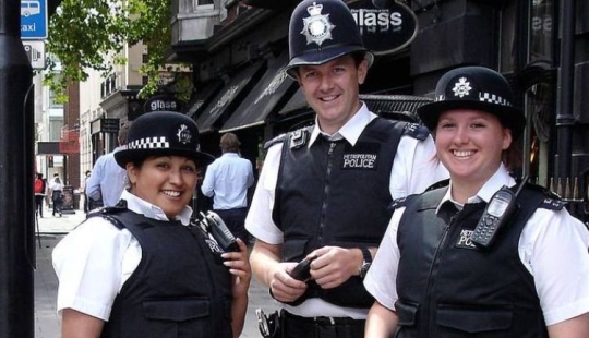 Why police officers in the UK don't carry guns