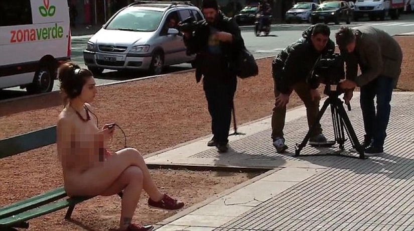 Women stripped naked in front of the Argentine parliament to prove that they are not things