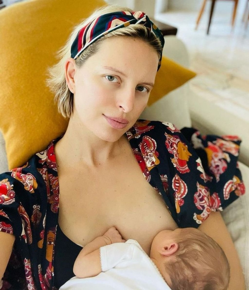 Women who think it's okay to breastfeed in public (10 pics)