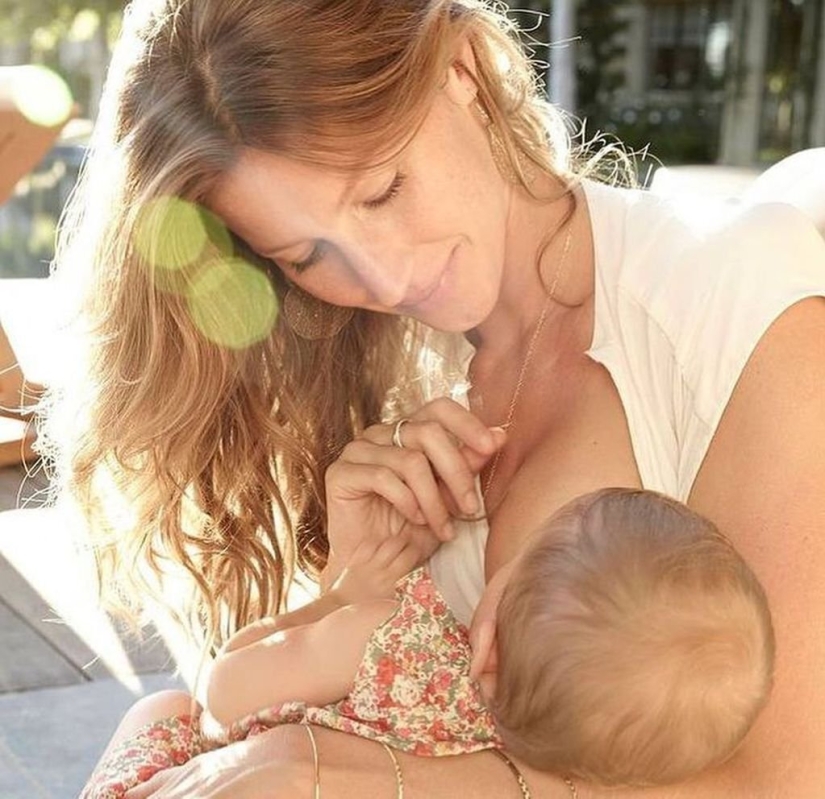 Women who think it's okay to breastfeed in public (10 pics)