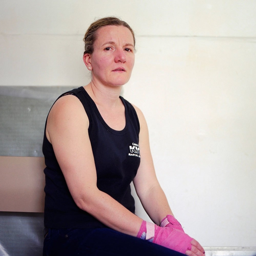 &quot;Women with fists&quot;: Kickboxers after the fight