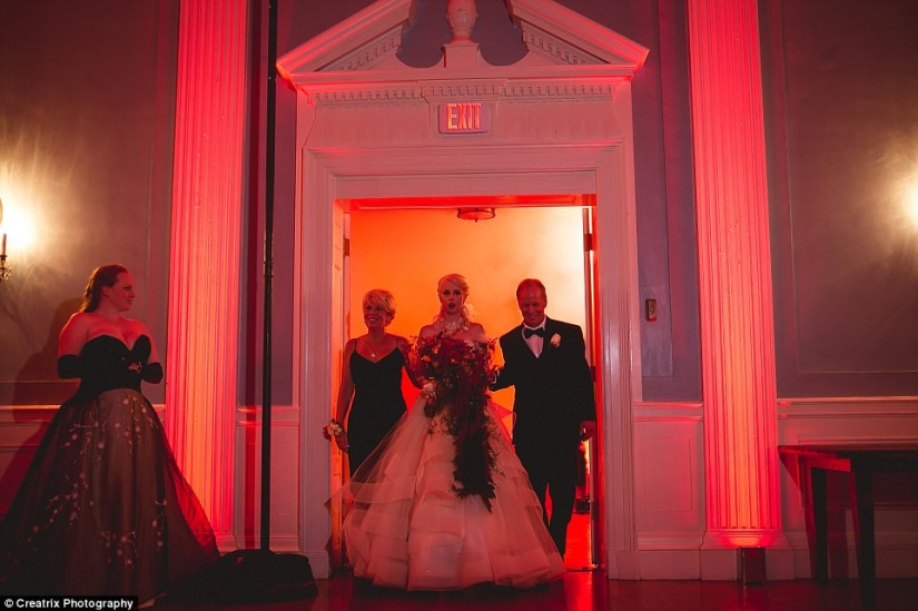 Y la muerte no se separará: una pareja obsesionada con los vampiros organizó una boda por 120 mil dólares