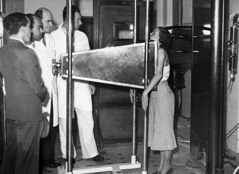 You can see right through the story: the first patients on X-ray