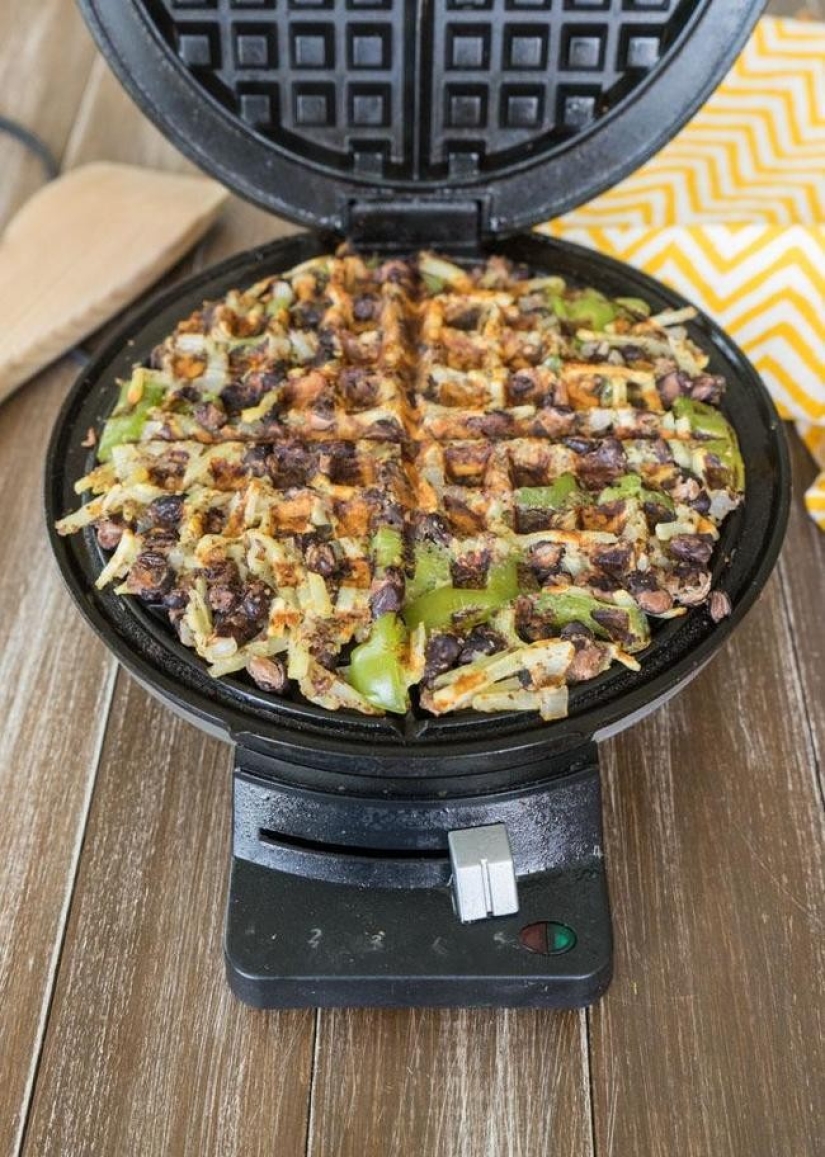 You will be surprised at the variety of dishes that can be cooked in an ordinary waffle iron.