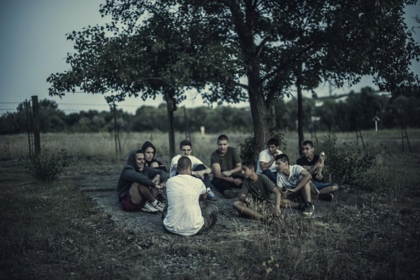 Young Hungarian patriots in a military camp