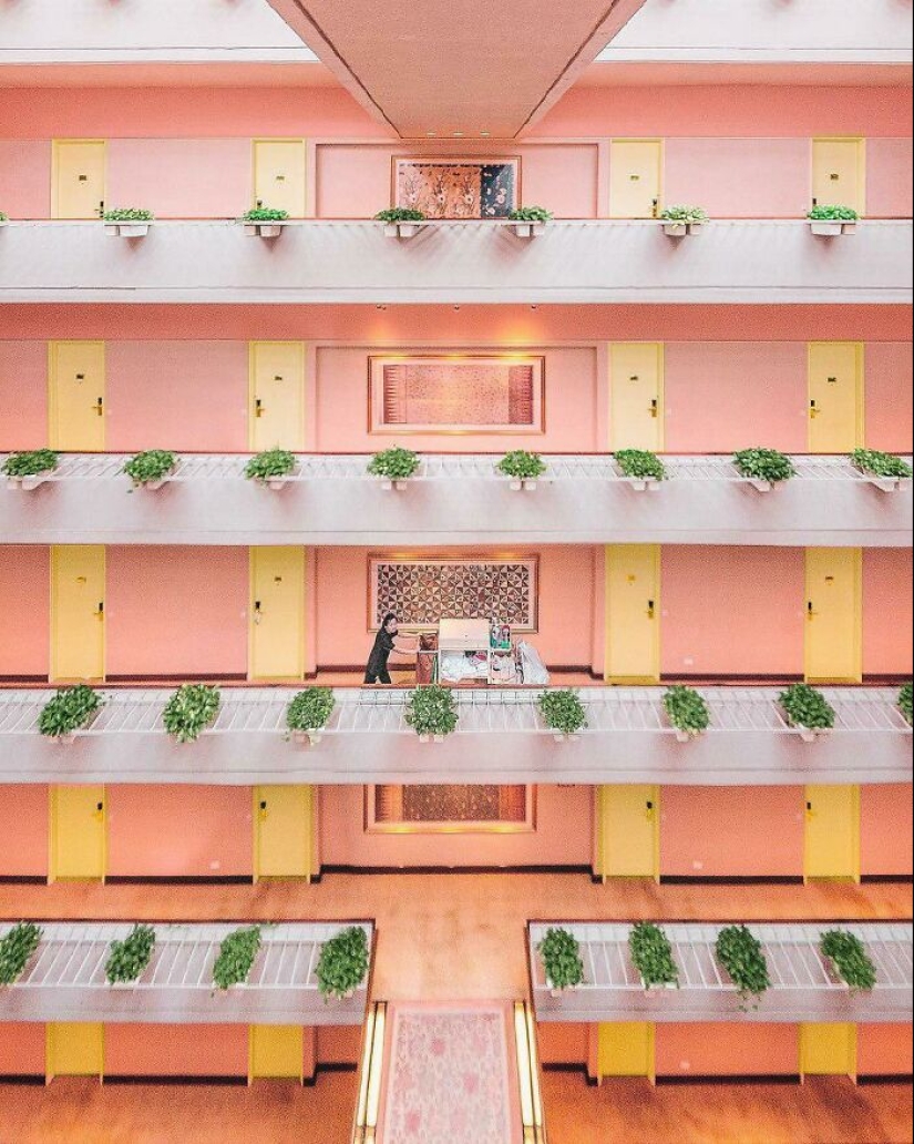 10 Aesthetically Pleasing “Accidental Wes Anderson” Moments People Have Captured In Real Life
