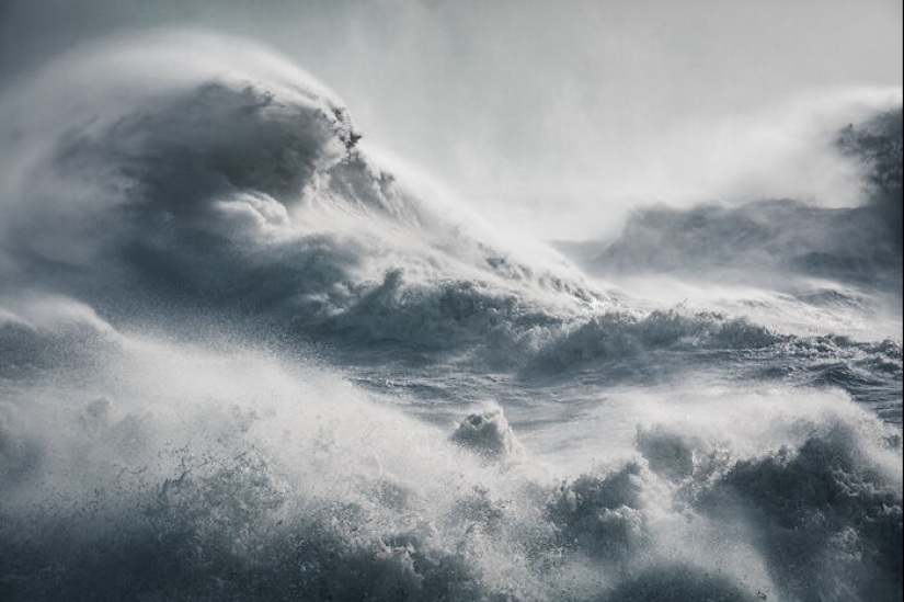 10 Awe-Inspiring Photos That Showcase The Majesty Of Ocean Waves By Rachael Talibart