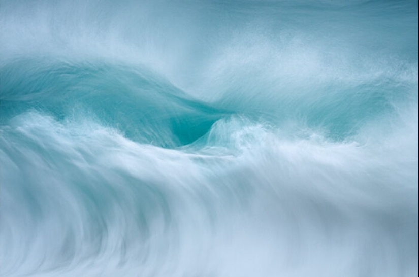 10 Awe-Inspiring Photos That Showcase The Majesty Of Ocean Waves By Rachael Talibart