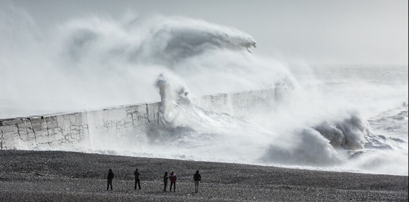 10 Awe-Inspiring Photos That Showcase The Majesty Of Ocean Waves By Rachael Talibart