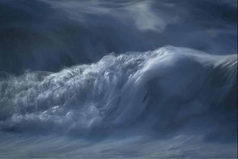 10 Awe-Inspiring Photos That Showcase The Majesty Of Ocean Waves By Rachael Talibart