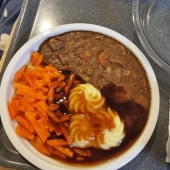 10 Examples Of Hospital Food From Various Places Around The World, As Shared By Folks Online