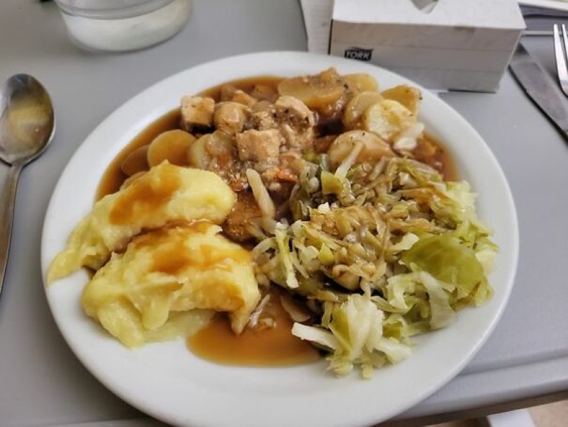 10 Examples Of Hospital Food From Various Places Around The World, As Shared By Folks Online