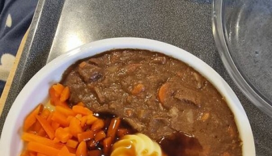 10 Examples Of Hospital Food From Various Places Around The World, As Shared By Folks Online