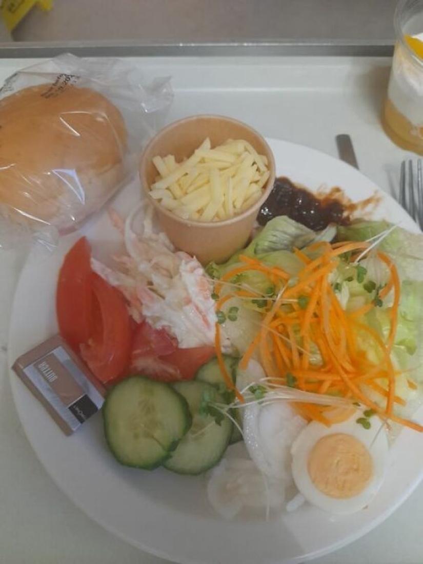 10 Examples Of Hospital Food From Various Places Around The World, As Shared By Folks Online